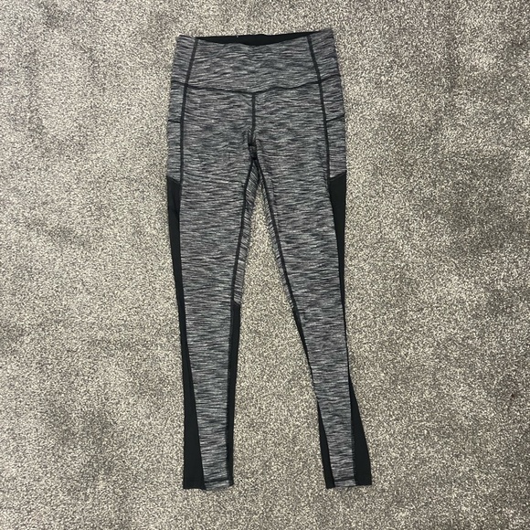 Victoria's Secret Pants - 🌸 3/$20 Victoria Sport leggings with pockets